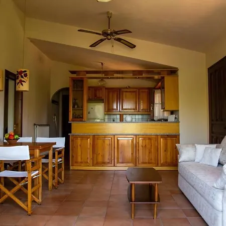 Holiday home Tzitzikari, Private In A Citrus Garden Kato Melidhoni