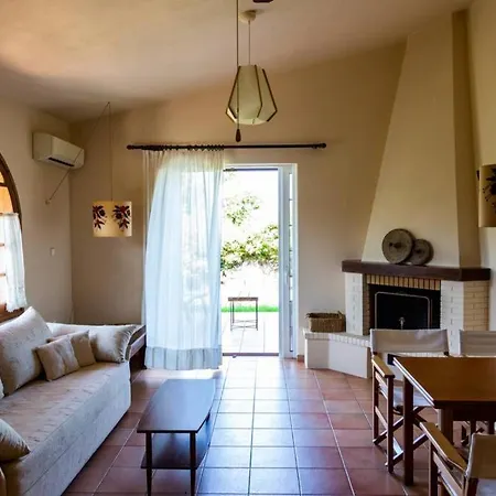 Holiday home Tzitzikari, Private In A Citrus Garden