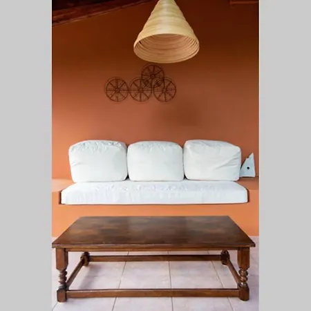 Tzitzikari, Private In A Citrus Garden Holiday home *