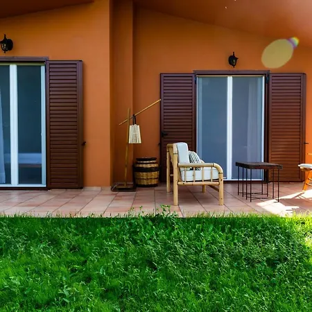 Tzitzikari, Private In A Citrus Garden Holiday home