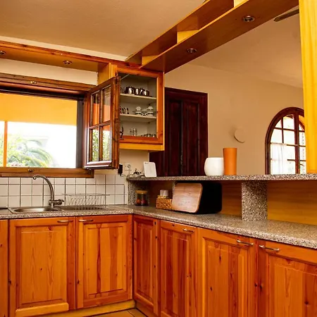 Tzitzikari, Private In A Citrus Garden Kato Melidhoni