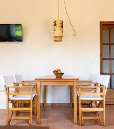 Tzitzikari, Private In A Citrus Garden Holiday home