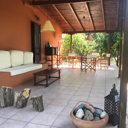 Holiday home Tzitzikari, Private In A Citrus Garden